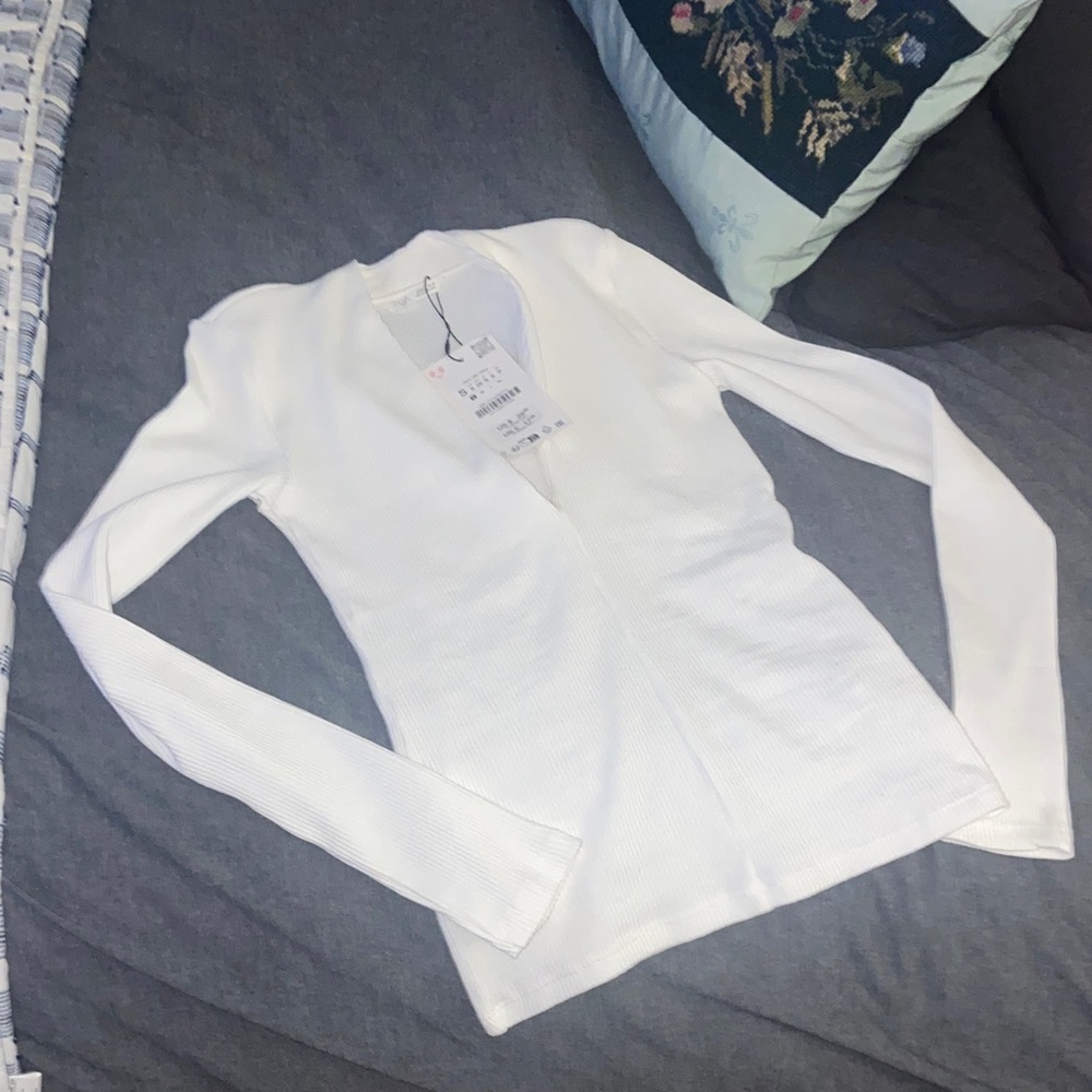 Zara Ribbed White V-Neck Top - Picture 3 of 6